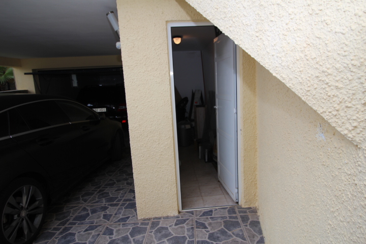 Chalet independiente en Las Filipinas Blue Lagoon con 5 habitaciones y 4 baños, apartamento separado y una piscina