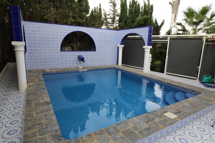 Chalet independiente en Las Filipinas Blue Lagoon con 5 habitaciones y 4 baños, apartamento separado y una piscina