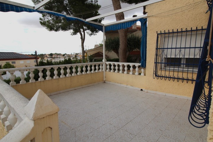 Chalet independiente en Las Filipinas Blue Lagoon con 5 habitaciones y 4 baños, apartamento separado y una piscina