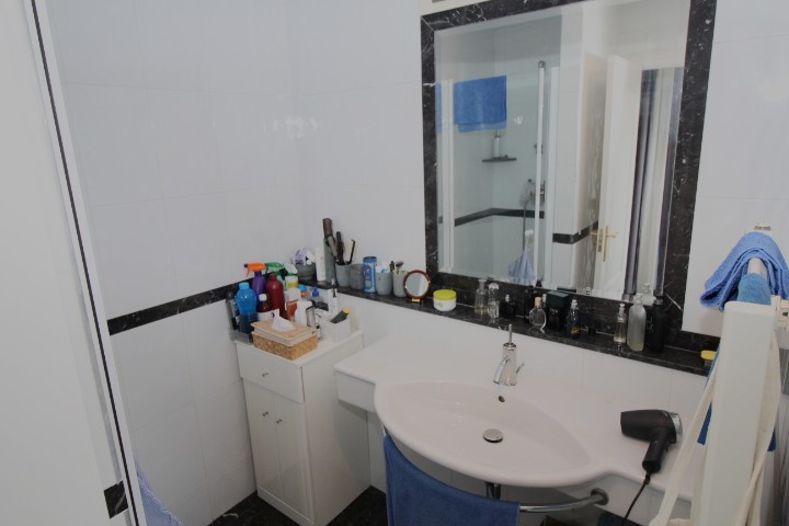 Chalet independiente en Las Filipinas Blue Lagoon con 5 habitaciones y 4 baños, apartamento separado y una piscina