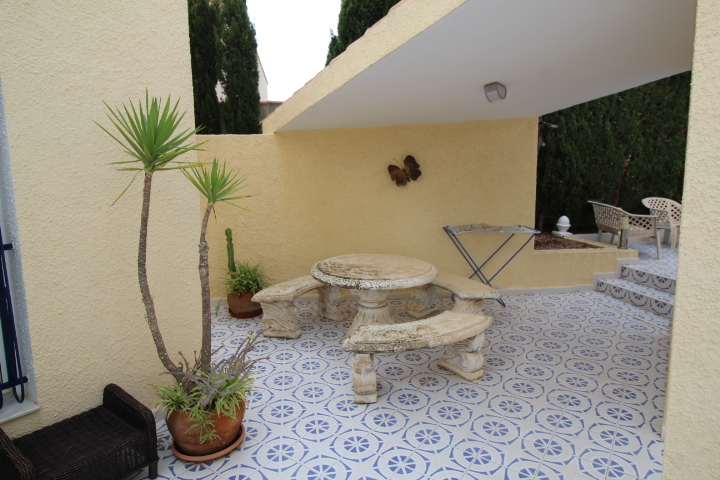 Chalet independiente en Las Filipinas Blue Lagoon con 5 habitaciones y 4 baños, apartamento separado y una piscina