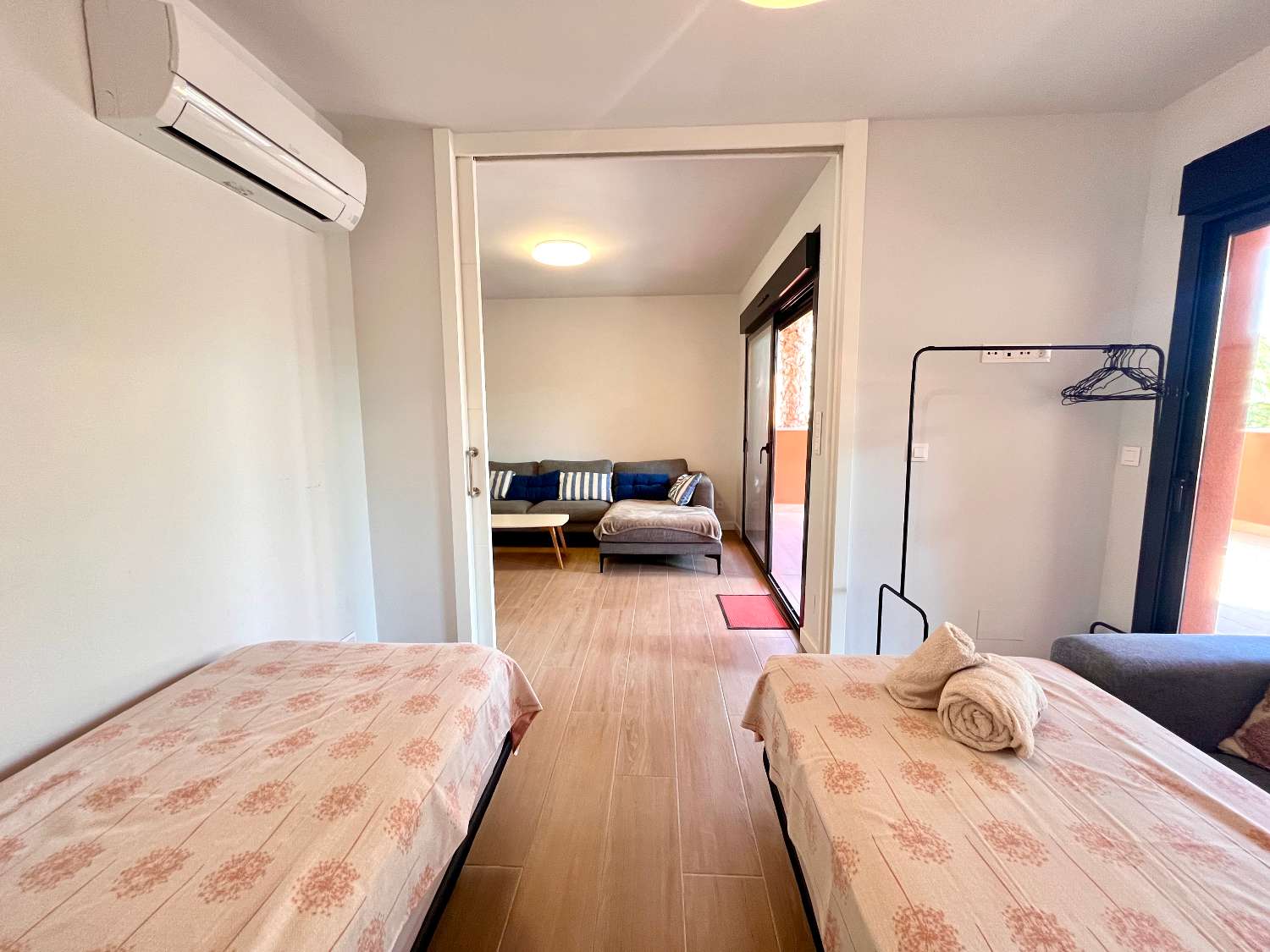 Apartamento de 2 dormitorios en venta en Villamartín