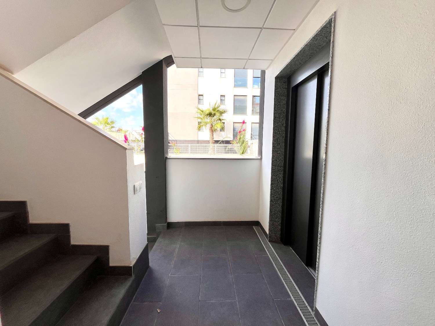 Apartamento de 2 dormitorios en venta en Villamartín
