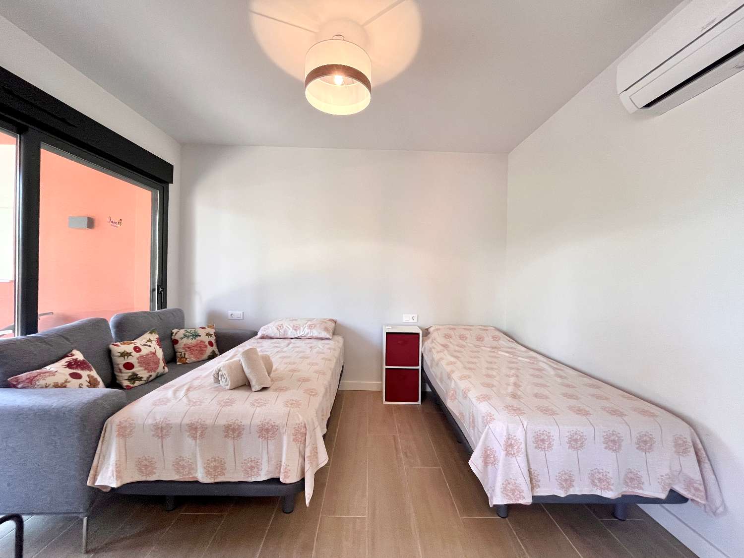 Apartamento de 2 dormitorios en venta en Villamartín