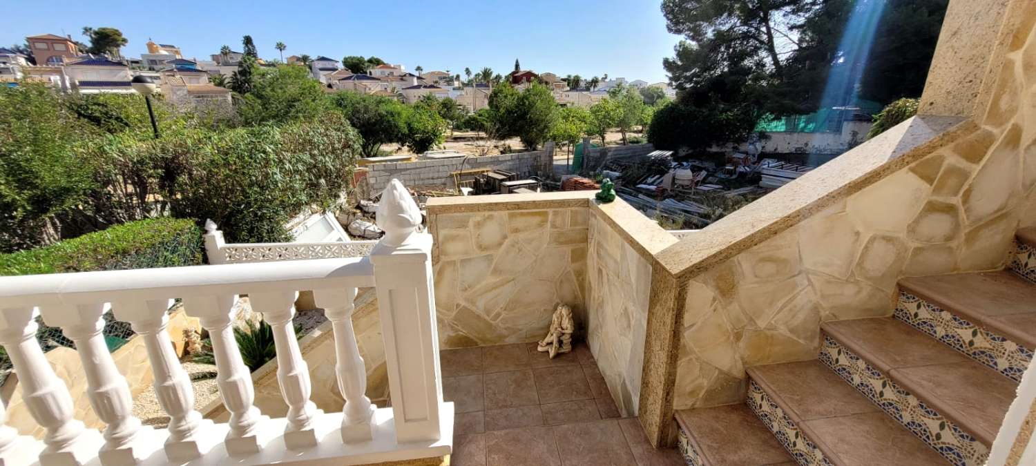 Villa til salg i San Miguel de Salinas