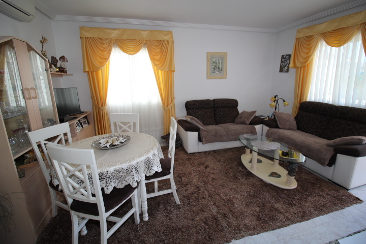 Villa til salg i San Miguel de Salinas