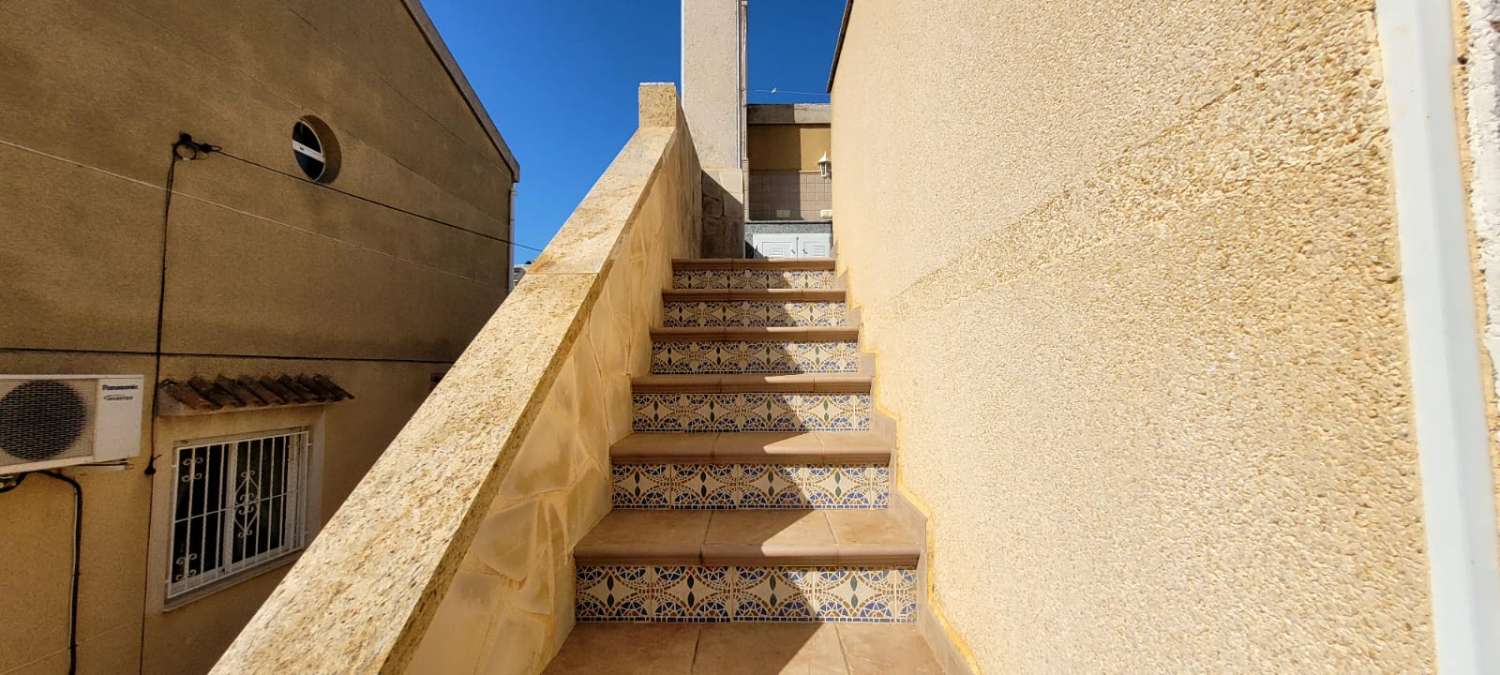 Villa til salg i San Miguel de Salinas