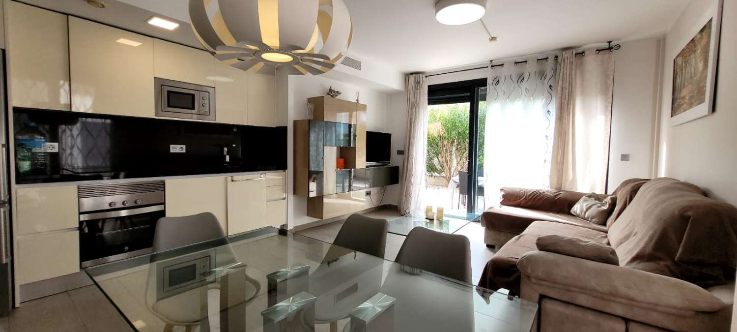 Moderne freistehende Villa in einer erstklassigen Gegend von Torrevieja mit 3 Schlafzimmern und 2 Bädern