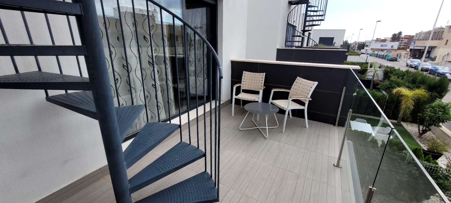 Moderne freistehende Villa in einer erstklassigen Gegend von Torrevieja mit 3 Schlafzimmern und 2 Bädern