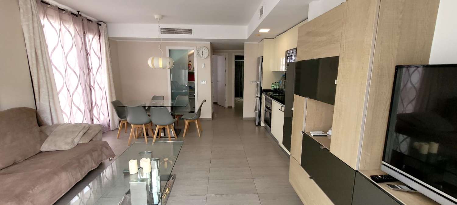 Moderne freistehende Villa in einer erstklassigen Gegend von Torrevieja mit 3 Schlafzimmern und 2 Bädern