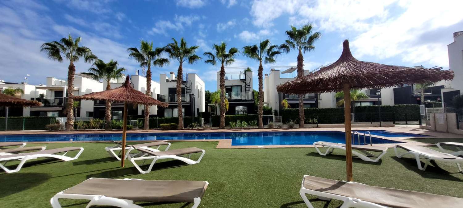 Moderne freistehende Villa in einer erstklassigen Gegend von Torrevieja mit 3 Schlafzimmern und 2 Bädern