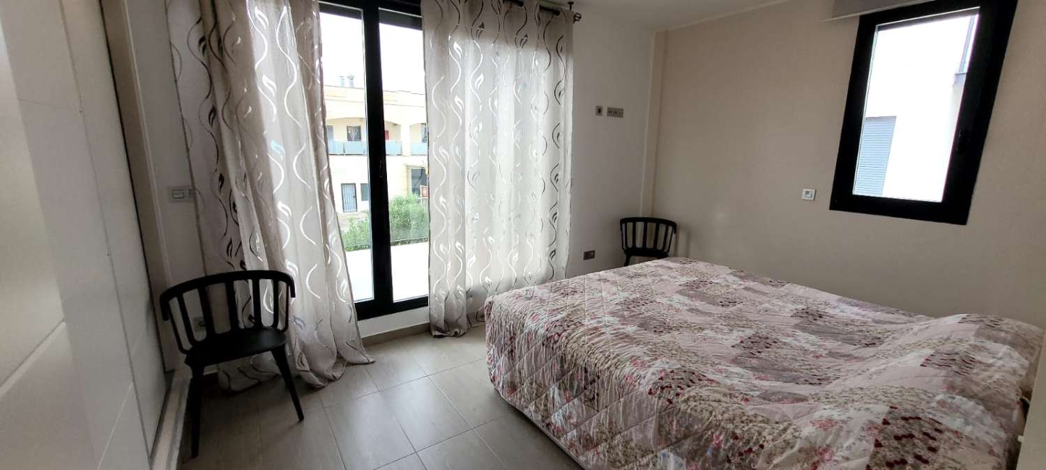 Moderne freistehende Villa in einer erstklassigen Gegend von Torrevieja mit 3 Schlafzimmern und 2 Bädern
