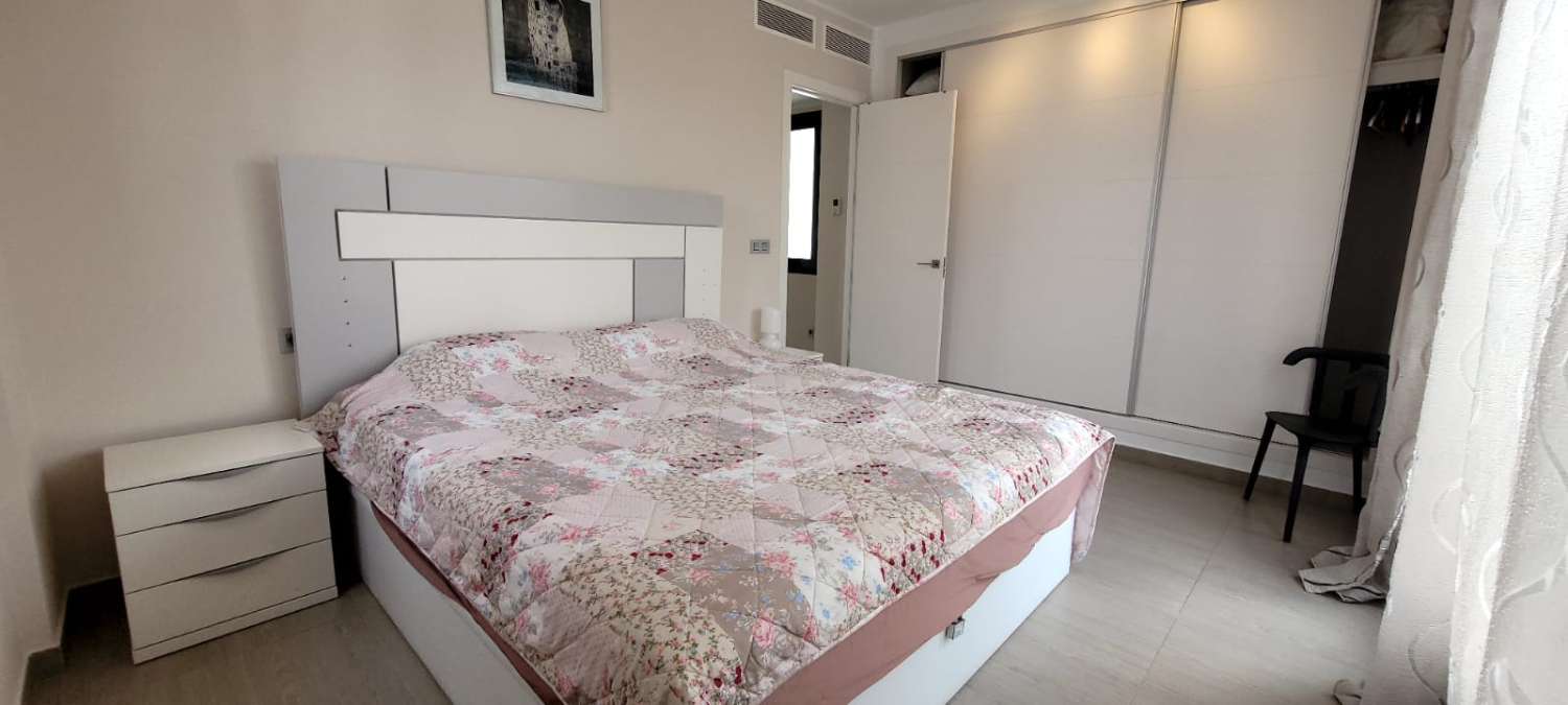 Moderne freistehende Villa in einer erstklassigen Gegend von Torrevieja mit 3 Schlafzimmern und 2 Bädern