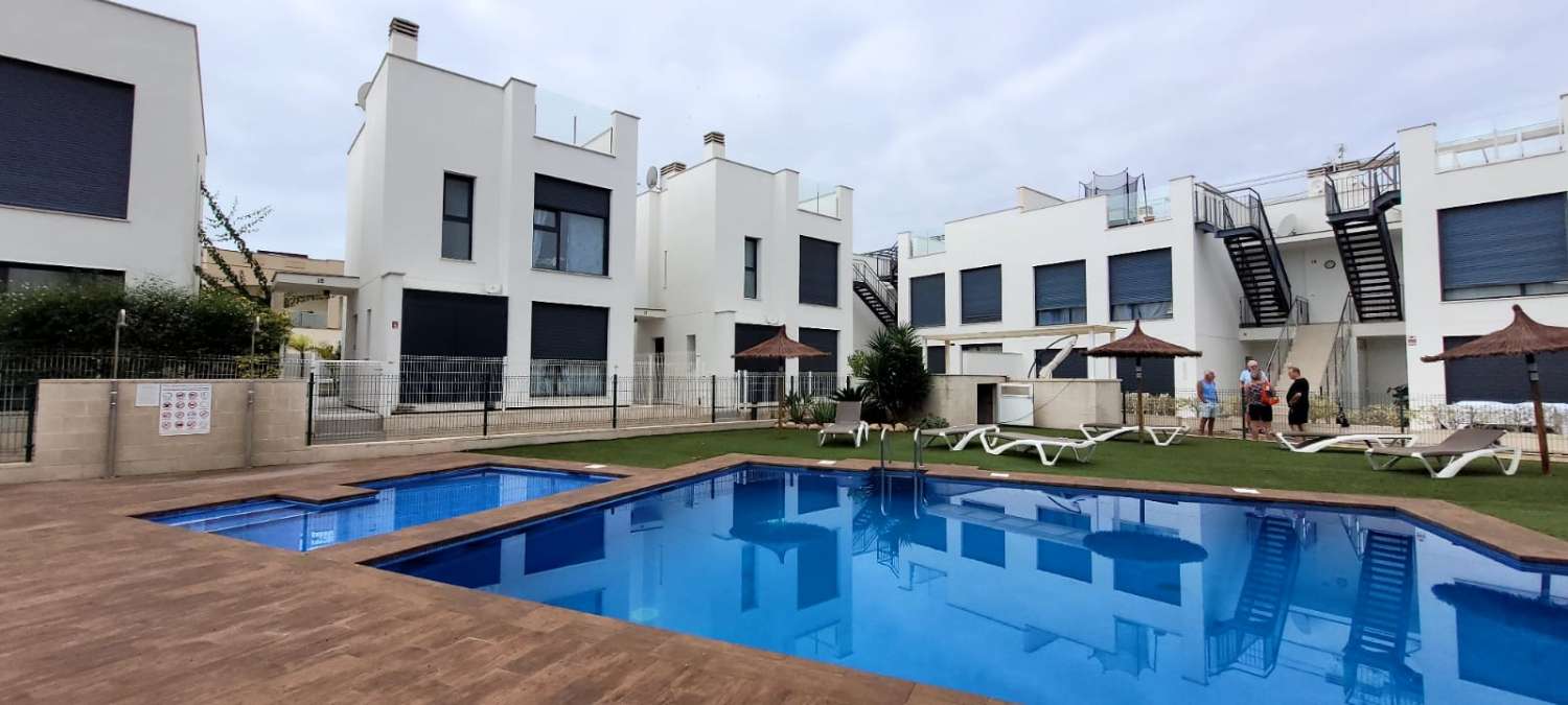 Moderne freistehende Villa in einer erstklassigen Gegend von Torrevieja mit 3 Schlafzimmern und 2 Bädern