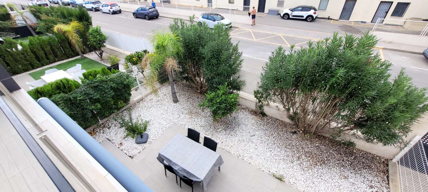 Moderne freistehende Villa in einer erstklassigen Gegend von Torrevieja mit 3 Schlafzimmern und 2 Bädern