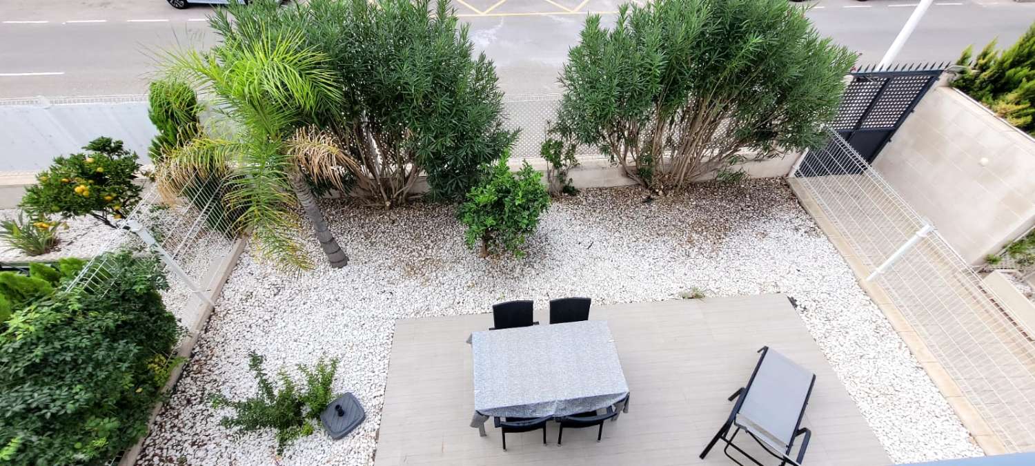 Moderne freistehende Villa in einer erstklassigen Gegend von Torrevieja mit 3 Schlafzimmern und 2 Bädern