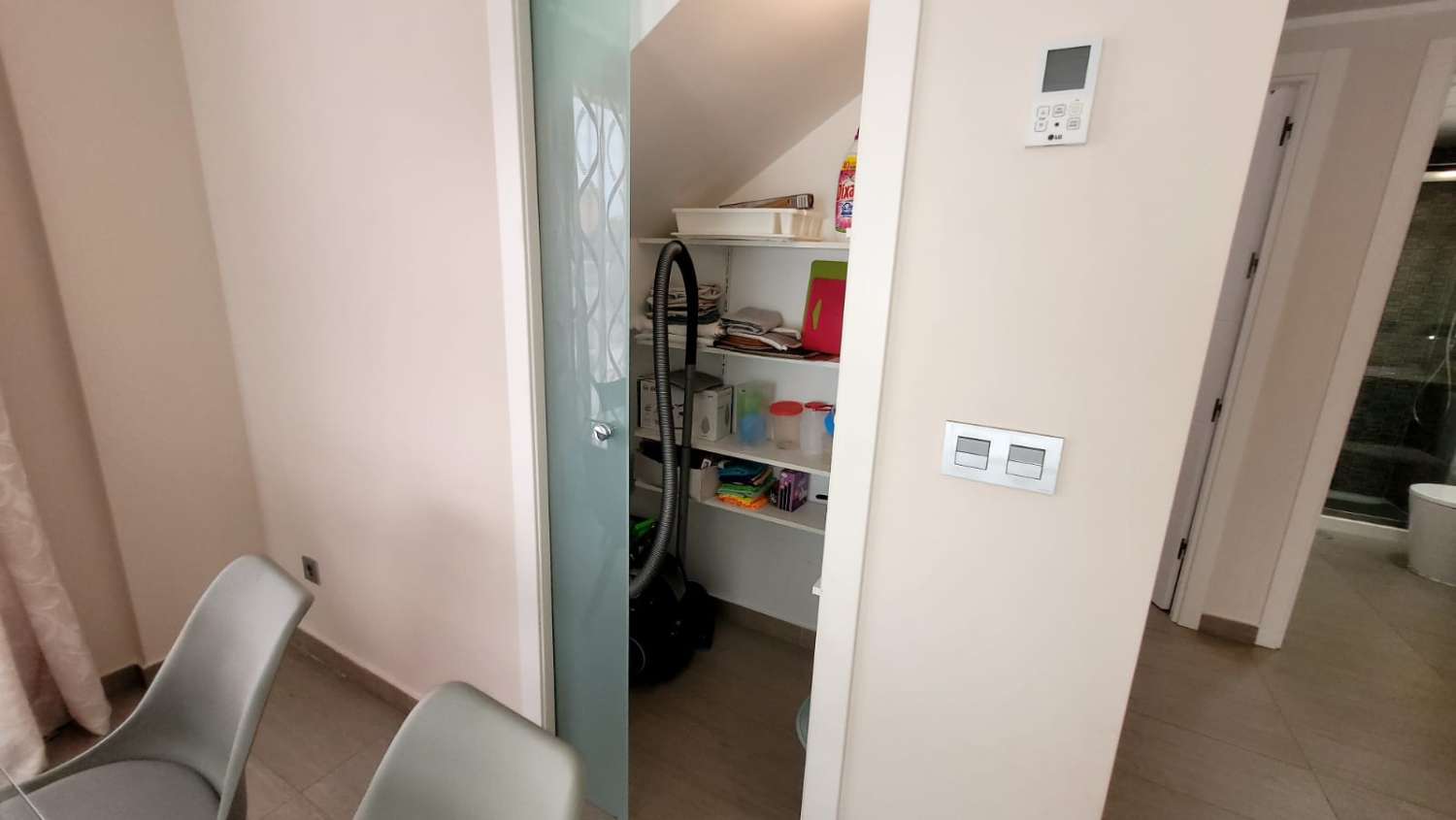 Moderne freistehende Villa in einer erstklassigen Gegend von Torrevieja mit 3 Schlafzimmern und 2 Bädern
