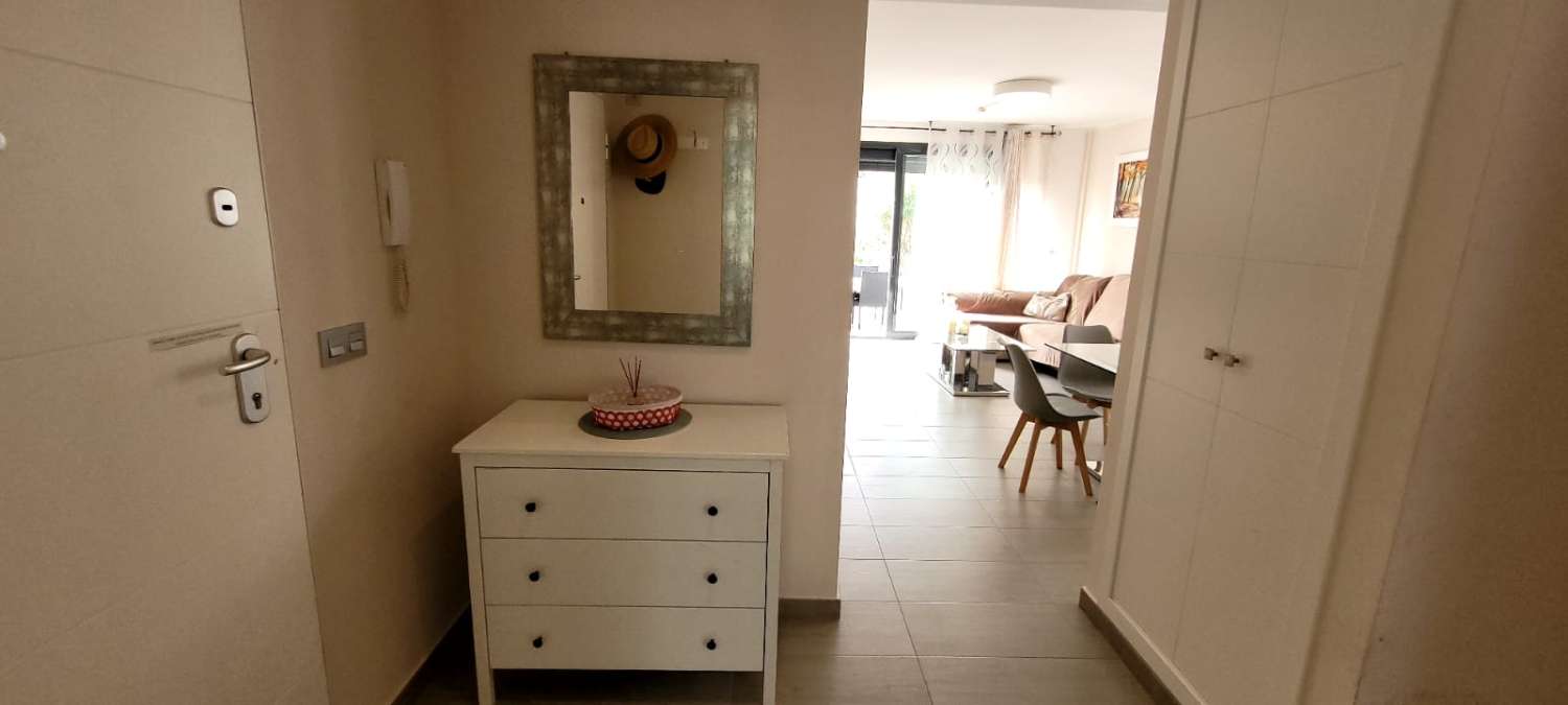 Moderne freistehende Villa in einer erstklassigen Gegend von Torrevieja mit 3 Schlafzimmern und 2 Bädern