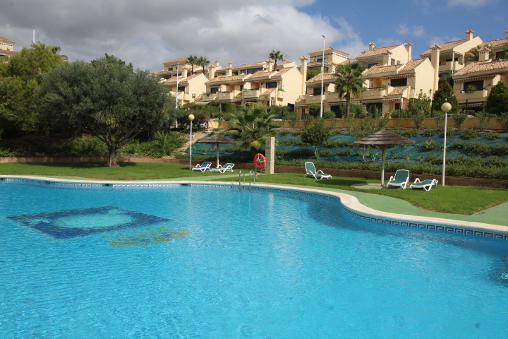 Fantástico Dúplex en excelente estado, ubicado en privilegiada zona de Campoamor Golf.