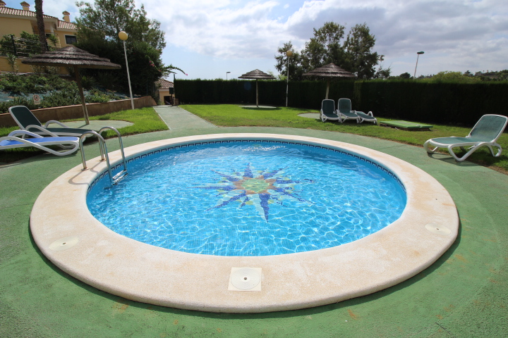 Fantástico Dúplex en excelente estado, ubicado en privilegiada zona de Campoamor Golf.