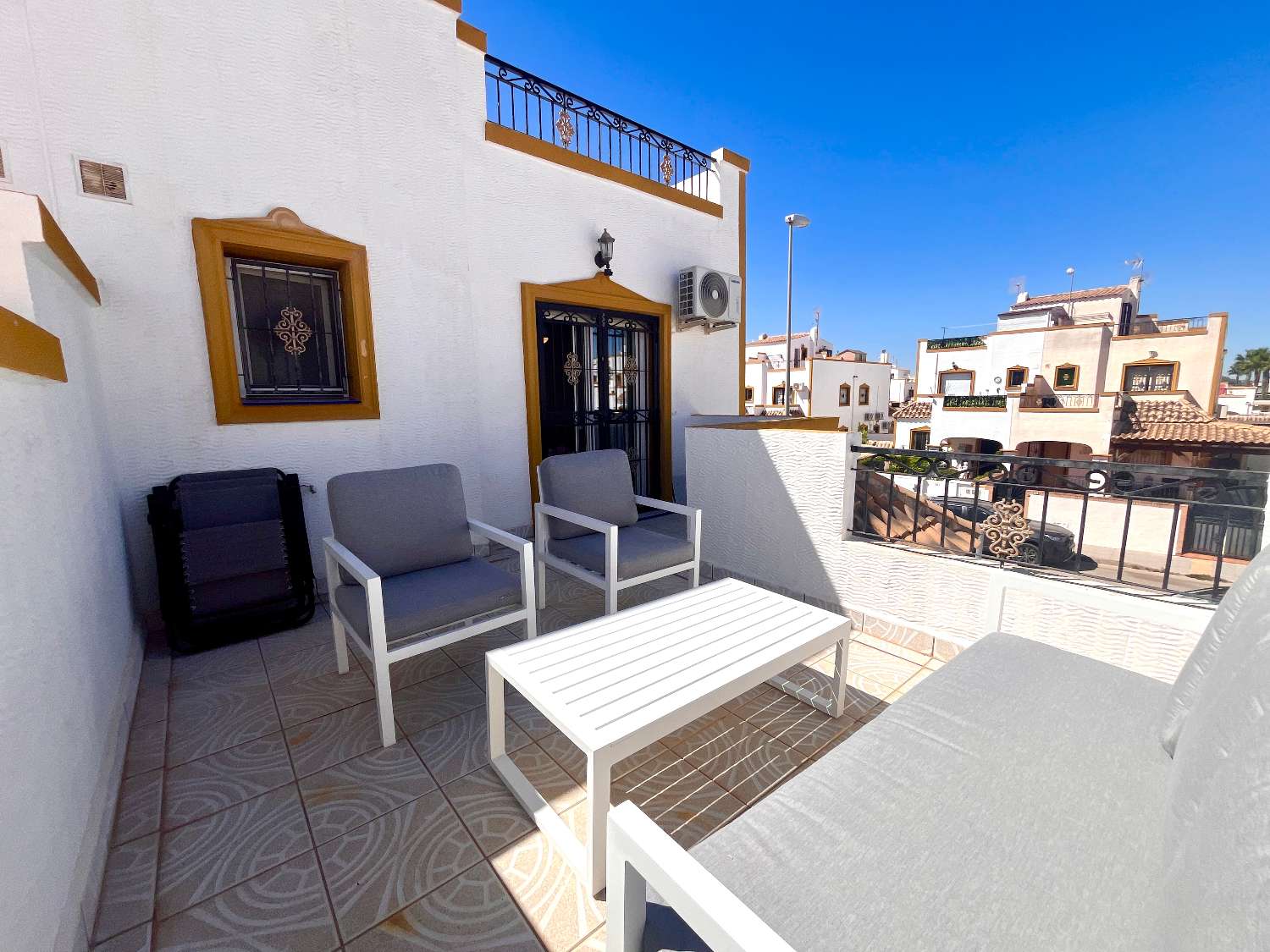 Casa adosada de 3 dormitorios en venta en Bigastro