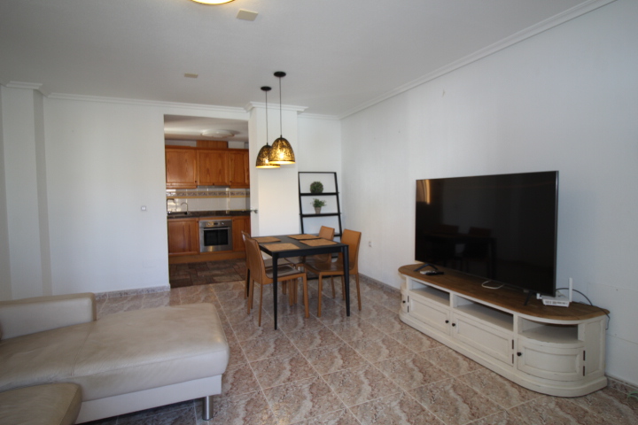 Apartamento en primera planta con piscina comunitaria en Las Filipinas Villamartin