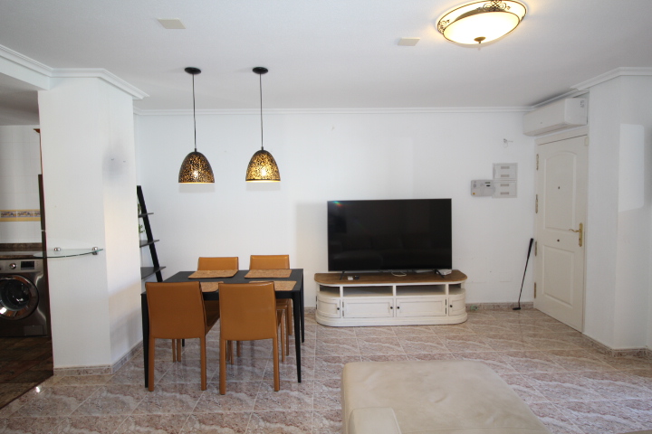 Apartamento en primera planta con piscina comunitaria en Las Filipinas Villamartin