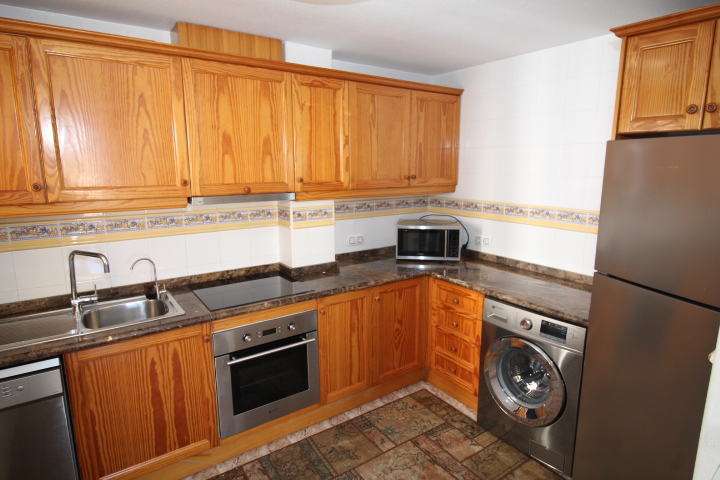 Apartamento en primera planta con piscina comunitaria en Las Filipinas Villamartin