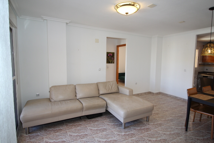 Apartamento en primera planta con piscina comunitaria en Las Filipinas Villamartin