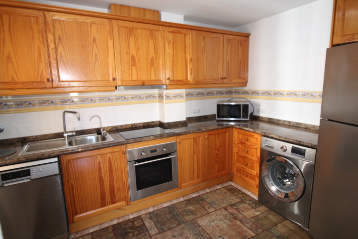 Apartamento en primera planta con piscina comunitaria en Las Filipinas Villamartin