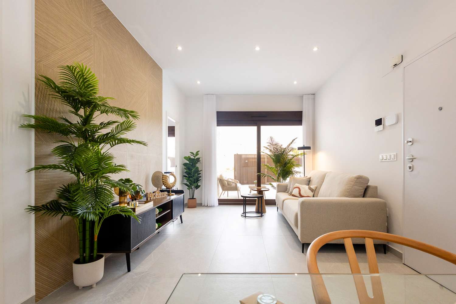 Moderna Villa con 2 dormitorios y piscina privada en Entrenaranjos