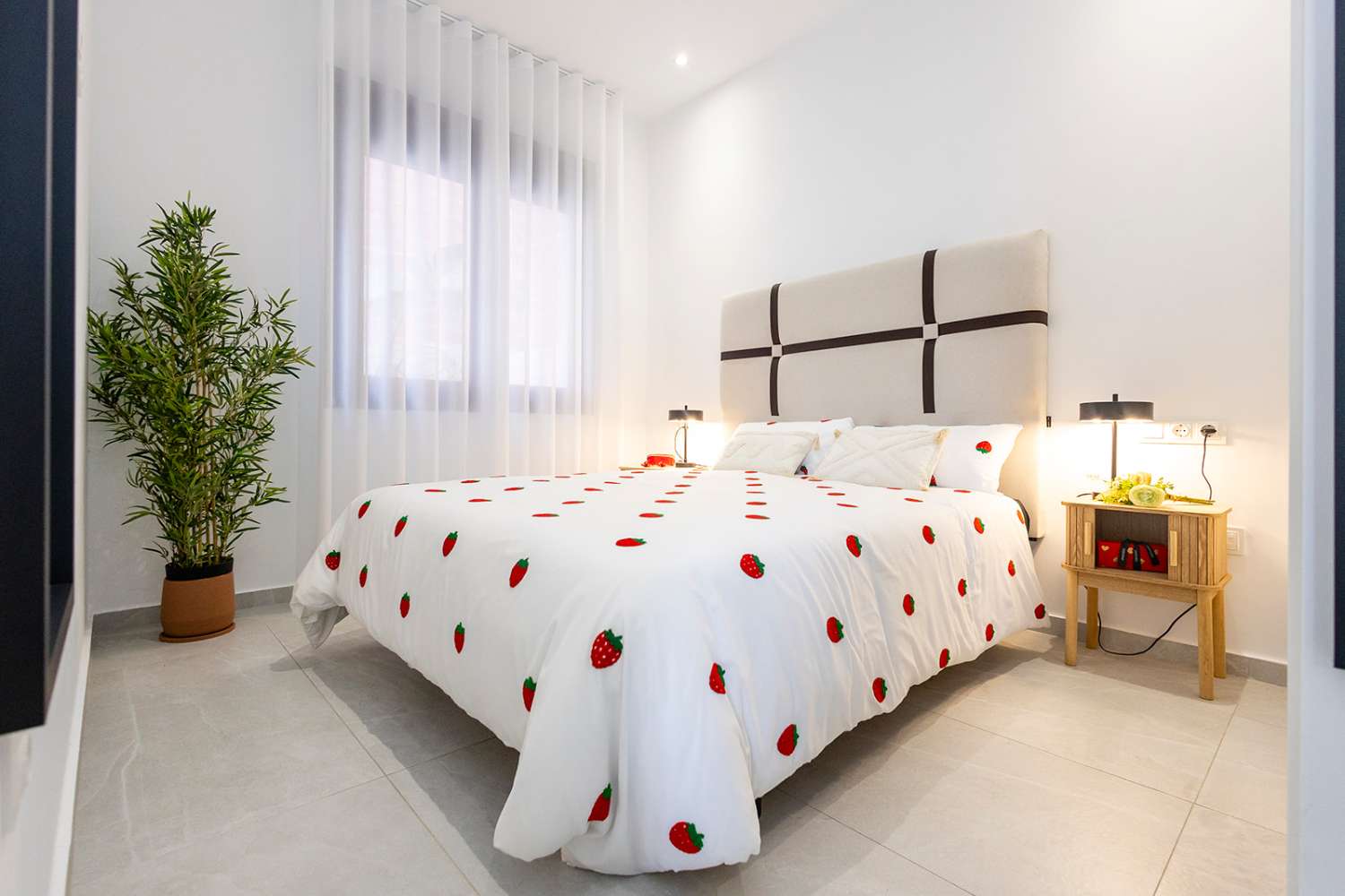 Moderna Villa con 2 dormitorios y piscina privada en Entrenaranjos