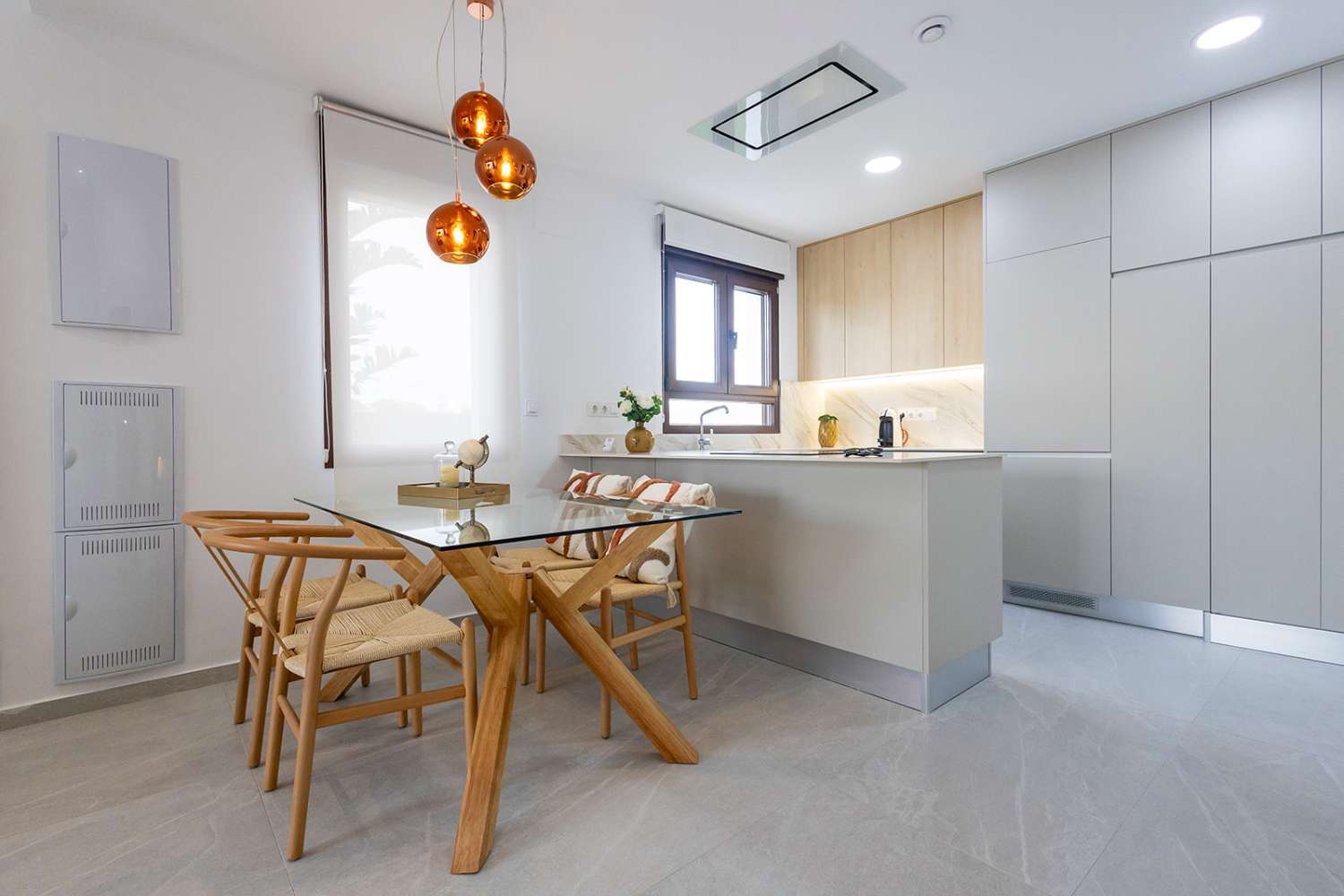 Moderna Villa con 2 dormitorios y piscina privada en Entrenaranjos