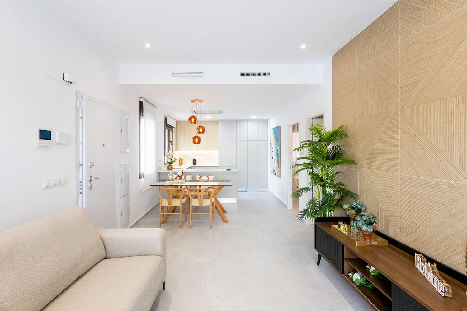 Moderna Villa con 2 dormitorios y piscina privada en Entrenaranjos