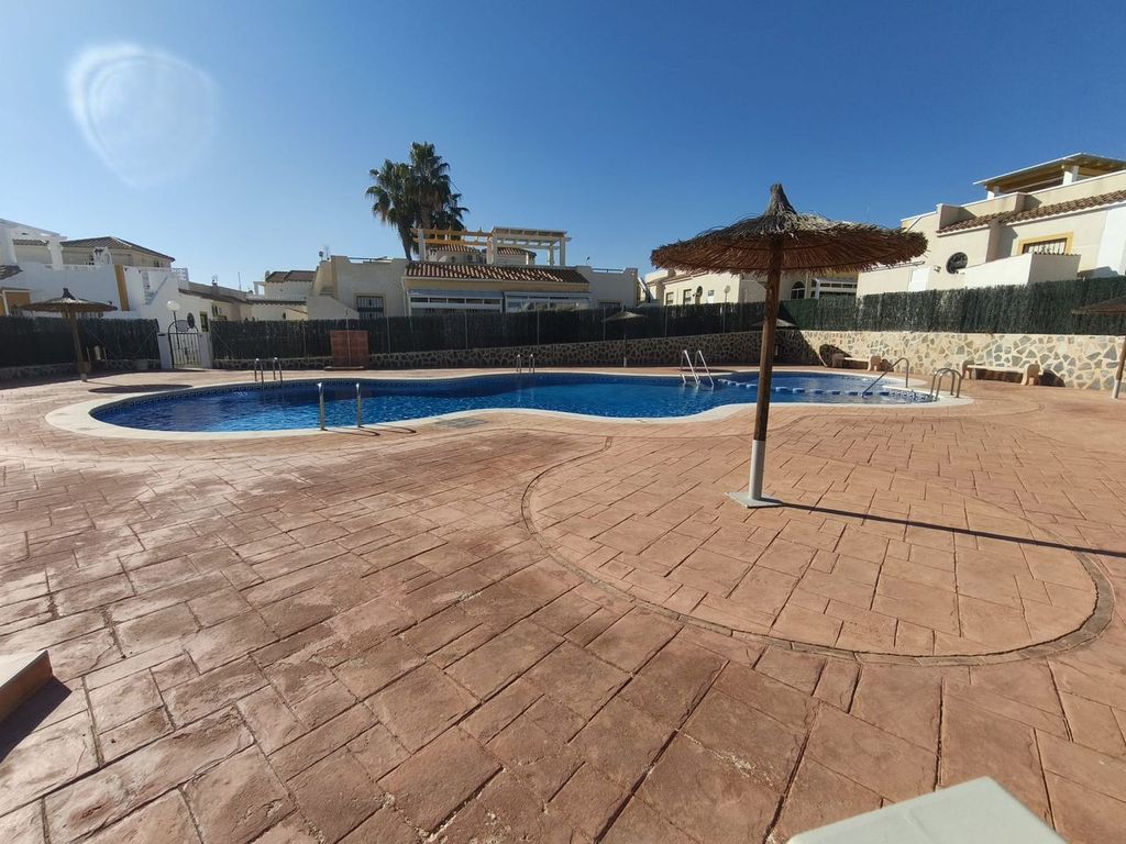 Precioso bungalow ubicado en Orihuela Costa - Punta Prima