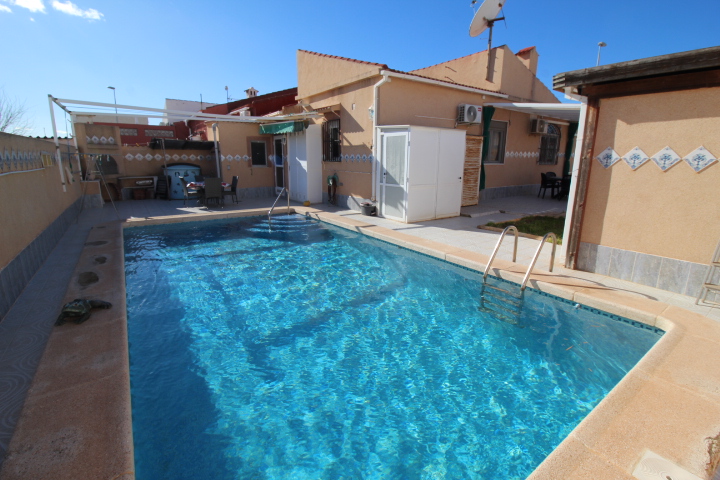 Chalet in vendita a Mil Palmeras (Pilar de la Horadada)