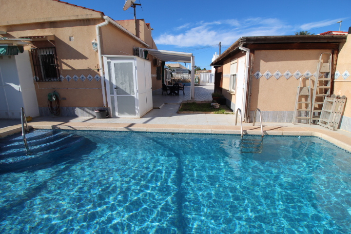 Chalet in vendita a Mil Palmeras (Pilar de la Horadada)