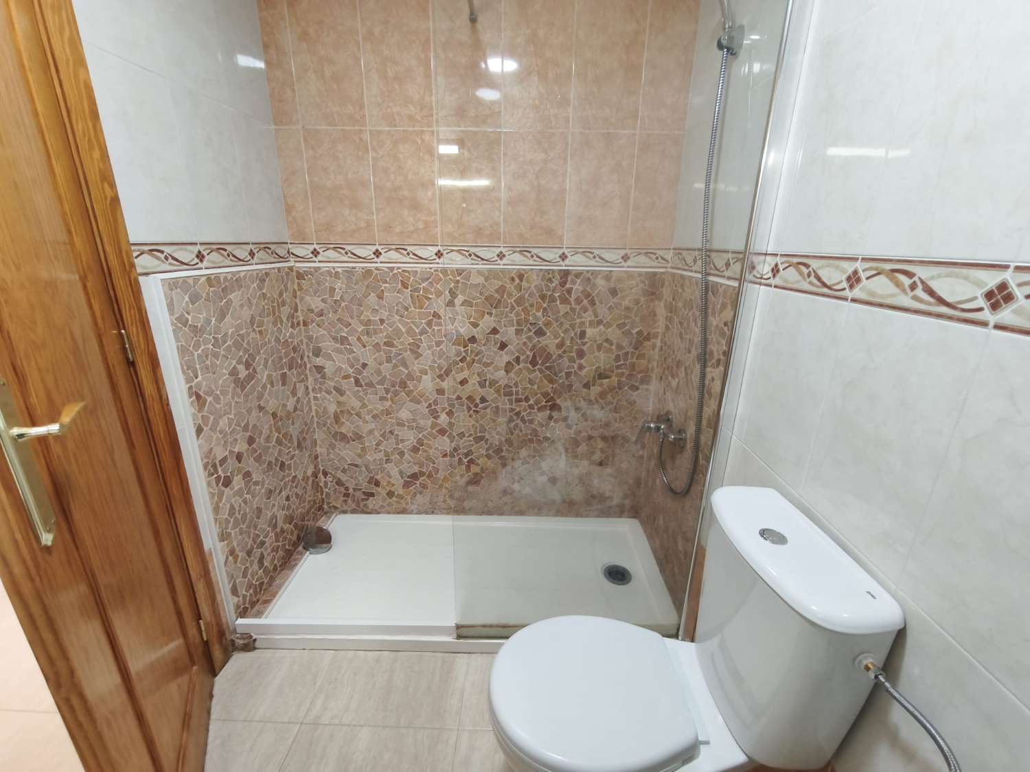 Bungalow en Rojales, 2 alturas más solárium, en parcela con piscina privada y comunitaria.