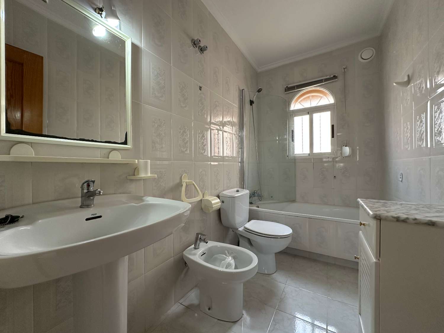 Dúplex de 2 dormitorios en venta en La Mata, distancia a pie de la playa.