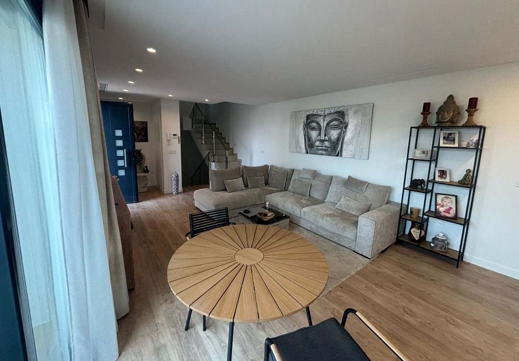 Villa Semiadosada de 4 dormitorios en venta en Ciudad Quesada