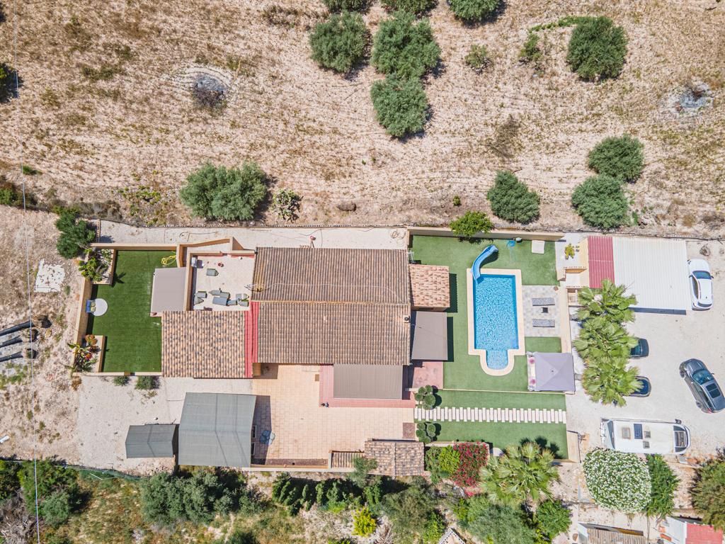 Finca de 5 dormitorios en venta en Albatera