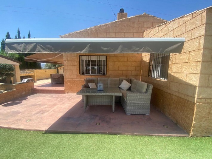 Finca de 5 dormitorios en venta en Albatera