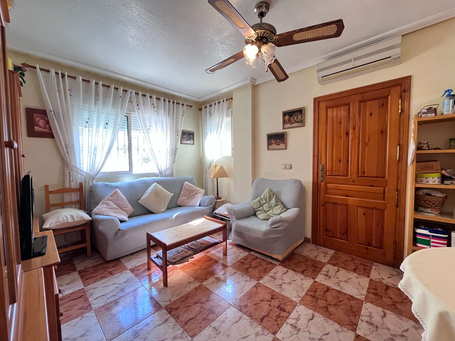 Casa adosada de 3 dormitorios en venta en La Zenia