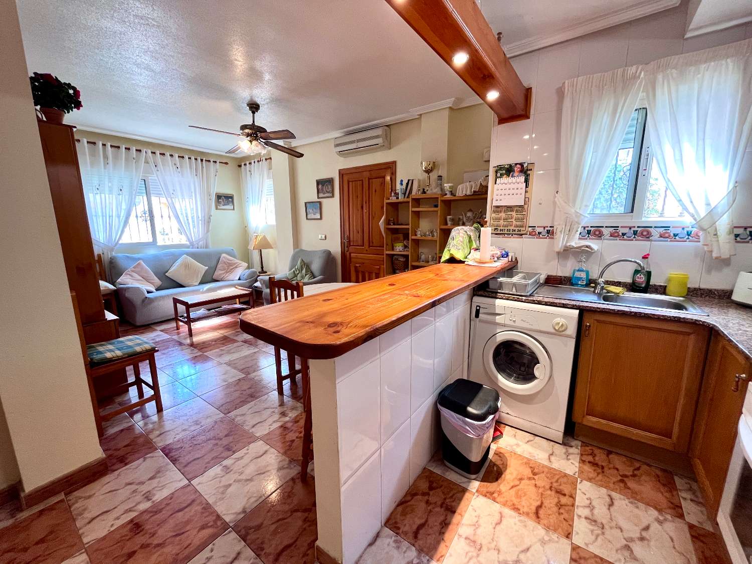 Casa adosada de 3 dormitorios en venta en La Zenia