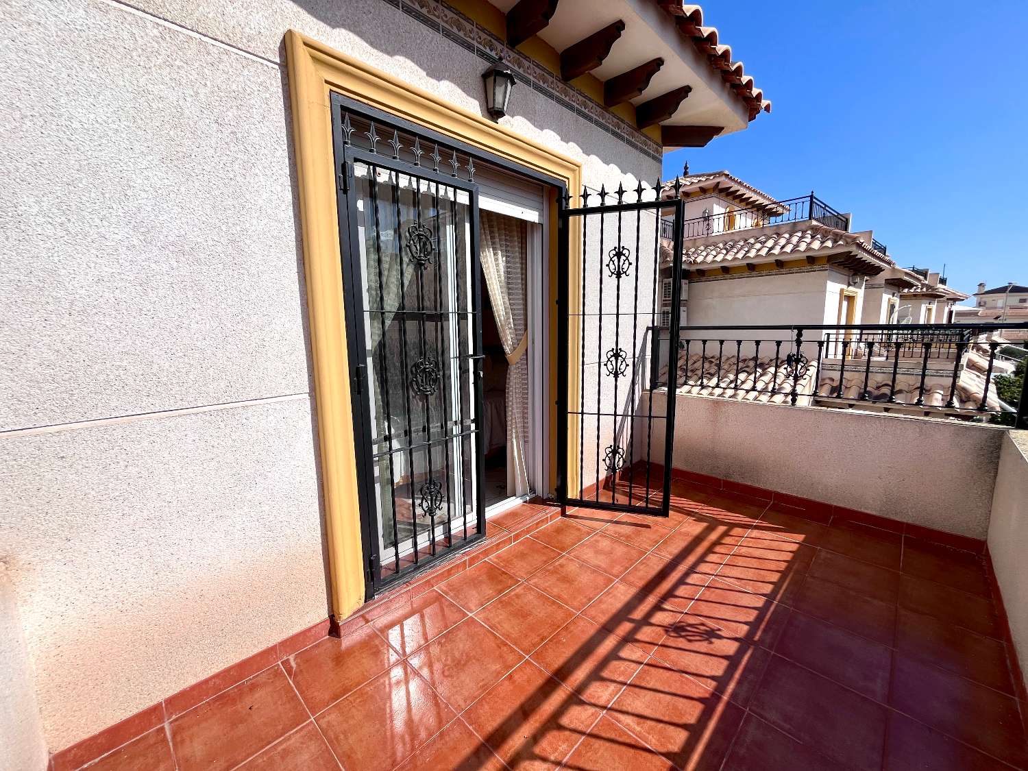 Casa adosada de 3 dormitorios en venta en La Zenia