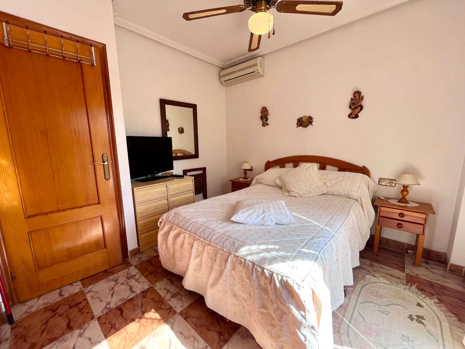 Casa adosada de 3 dormitorios en venta en La Zenia