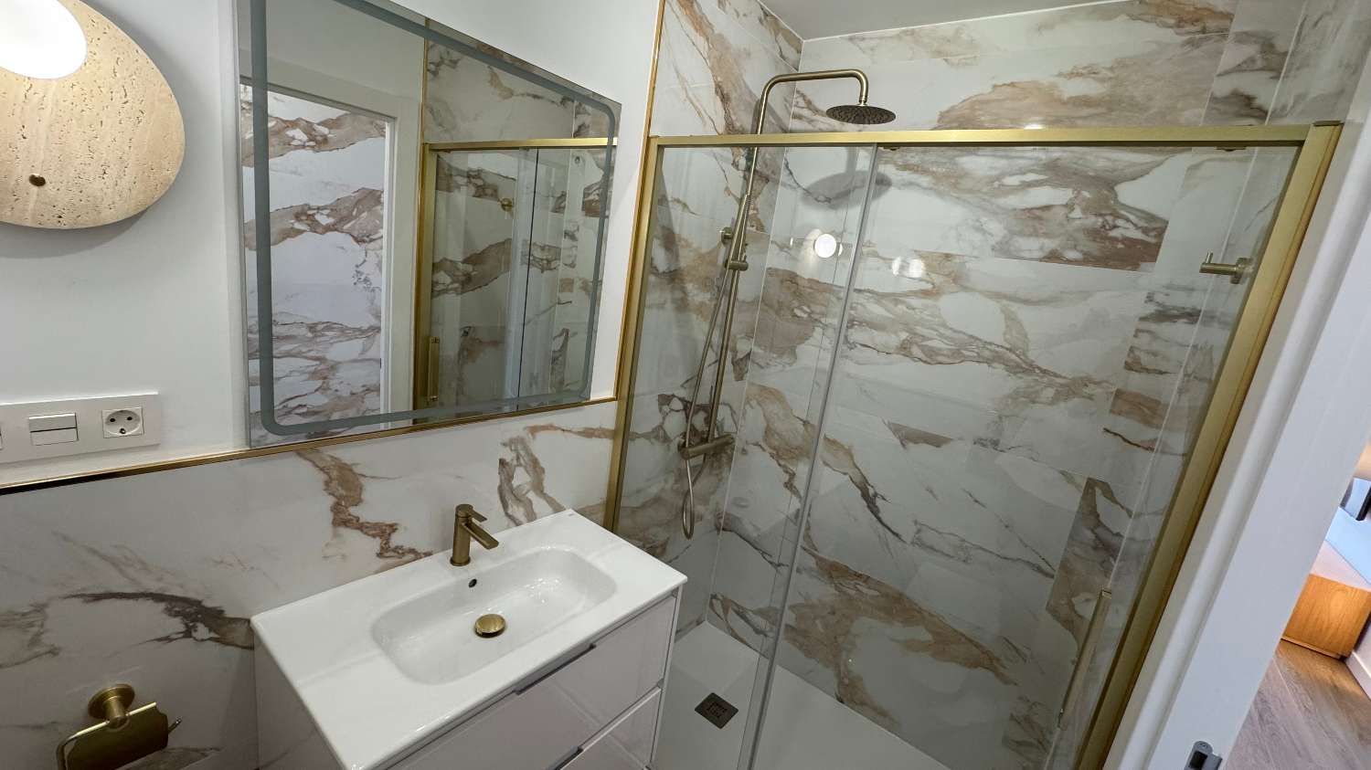 Ático de 2 dormitorios con licencia turística en venta en Punta Prima