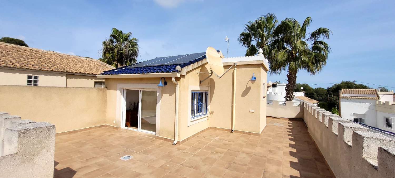 Chalet independiente en Pinar de Campoverde con Piscina