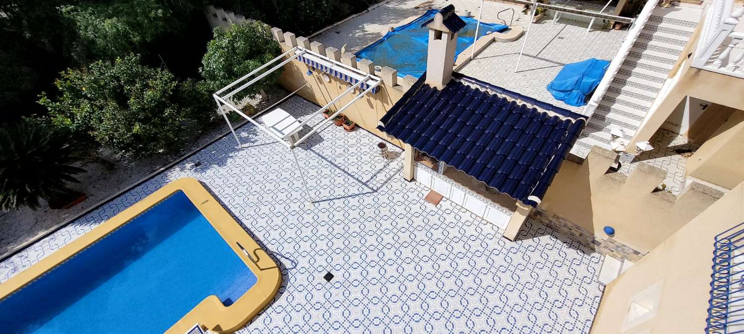 Chalet independiente en Pinar de Campoverde con Piscina