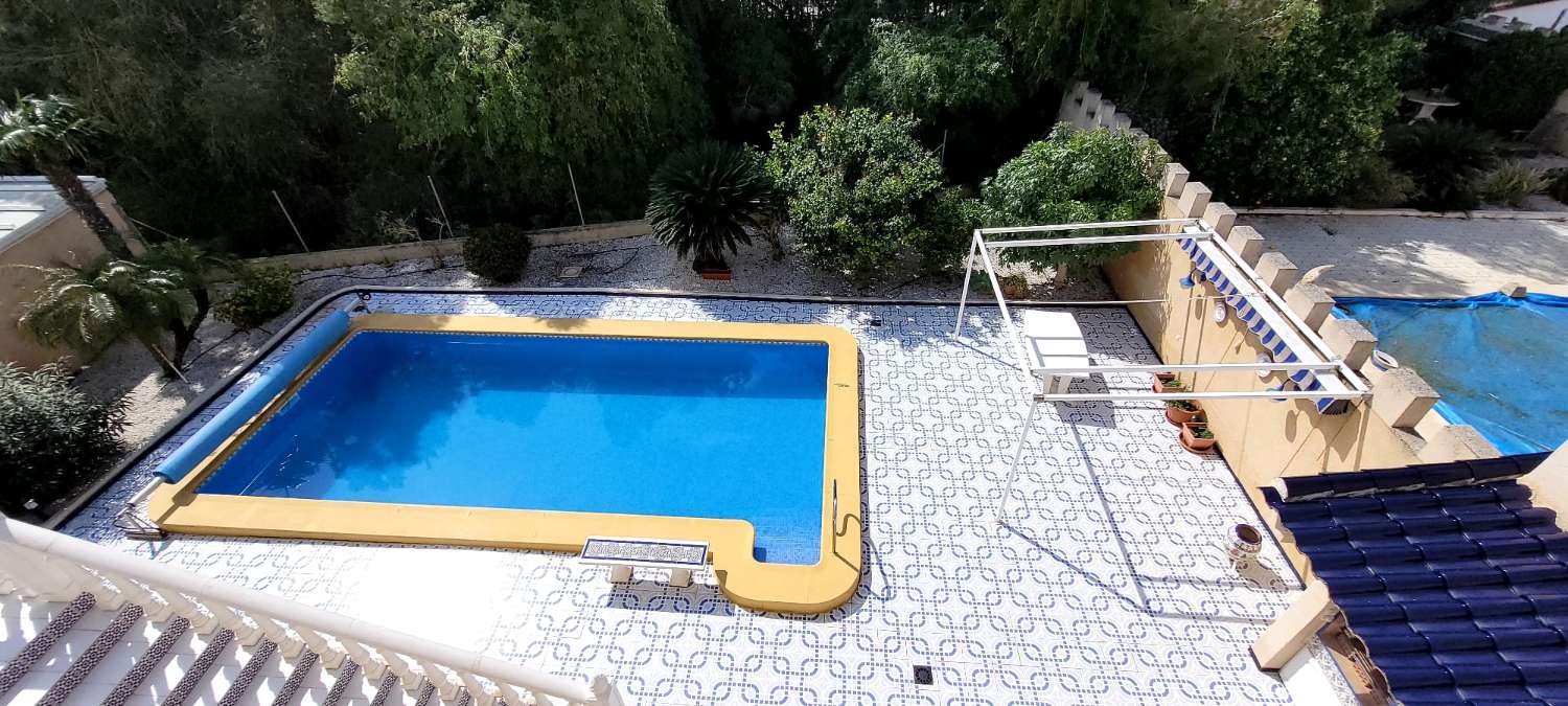 Chalet independiente en Pinar de Campoverde con Piscina
